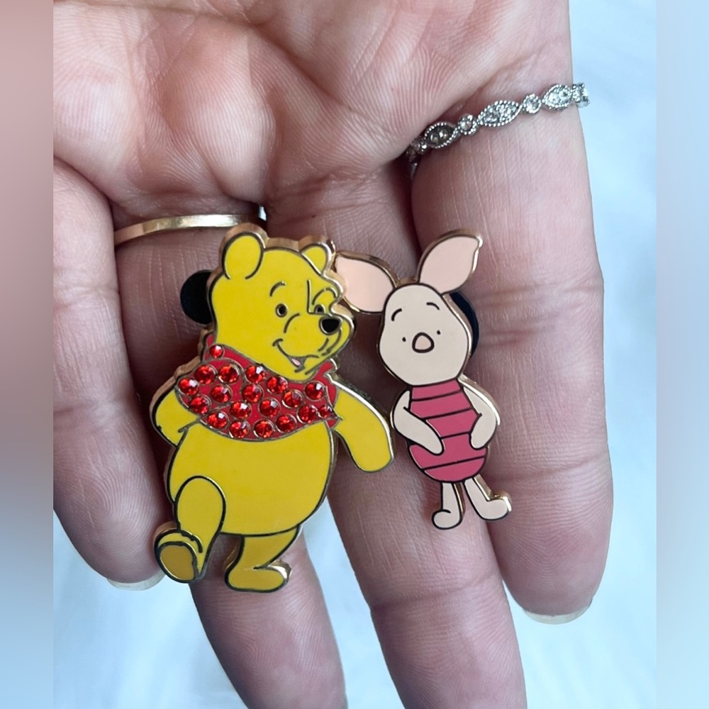 2008 Disney Rhinestone shirt Pooh | Piglet Standing| Trading Collectibles Pins
